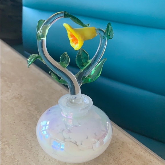 Hand blown glass Perfume Jar w lid as a flower - Picture 3 of 8